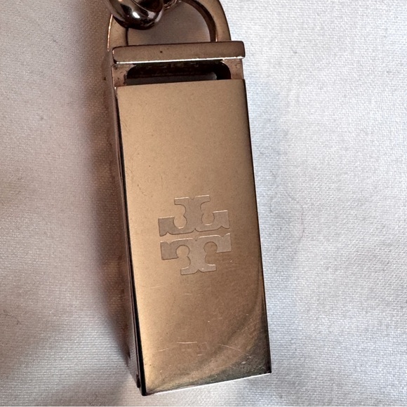 ✨ Tory Burch Rose Gold-Tone Logo Pendant Necklace | Vintage-Inspired Statement - Picture 9 of 16